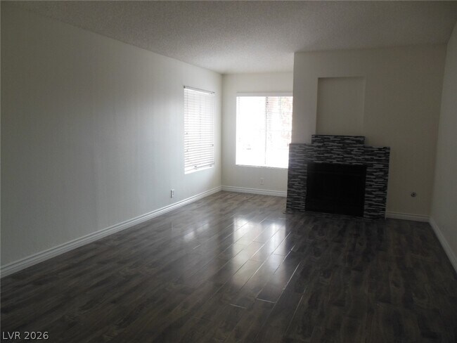 Building Photo - 3305 Surfline Dr