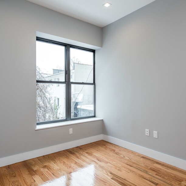 Building Photo - 465 Rogers Ave