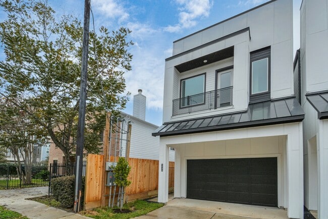 Building Photo - 5538 Darling St