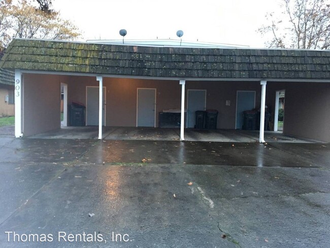 Building Photo - 903 Royal Ct