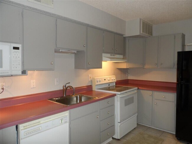 Foto del edificio - 12900 Walden Rd