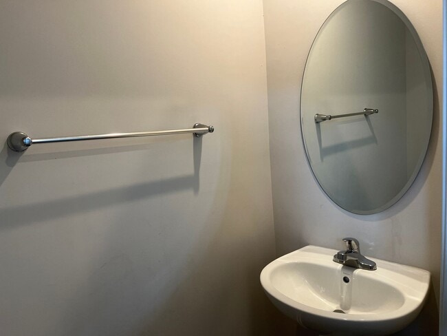 Building Photo - 3BR/2.5BA Townhouse in Hampton Townes