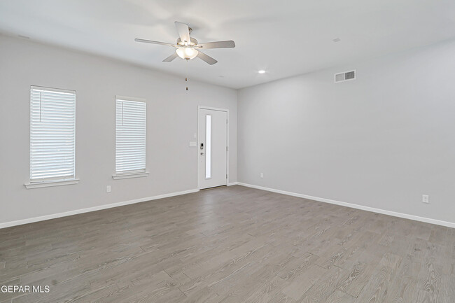 Foto del edificio - 14928 Jack White Ave