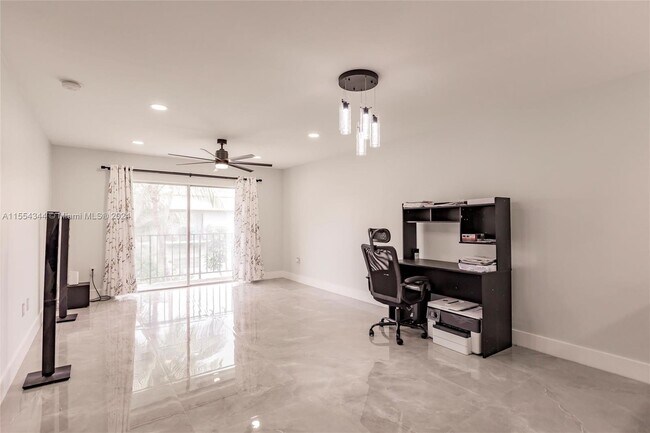 Building Photo - 807 W Oakland Park Blvd