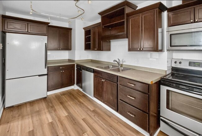 Foto del edificio - 304 S Poplar St