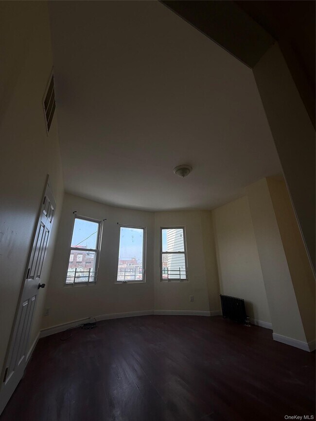 Foto del edificio - 168-42 Liberty Ave