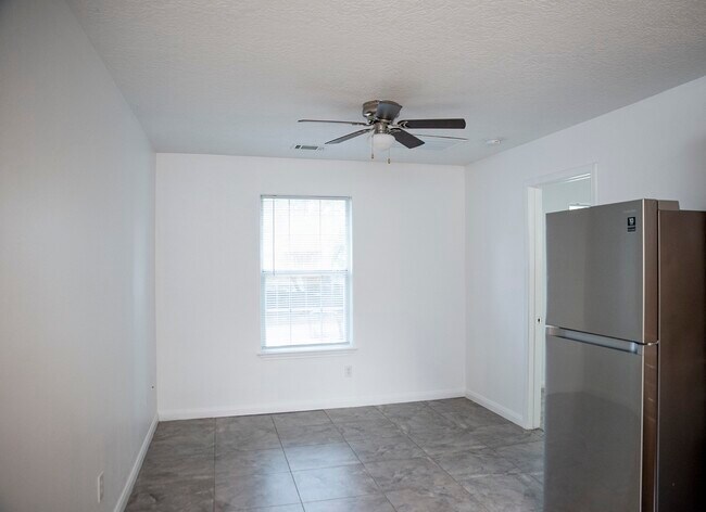 Foto del edificio - 605 Orangewood Dr