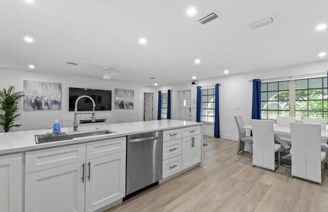 Foto del edificio - 4421 NW 2nd Ct