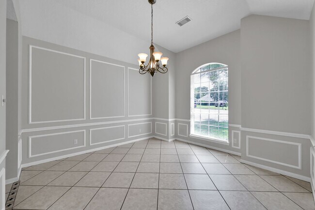 Building Photo - Beautiful home in gated community with lak...