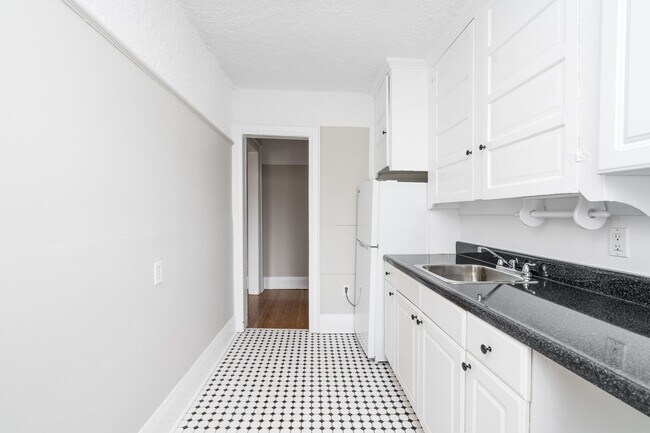 Building Photo - 100 Vaughan Rd