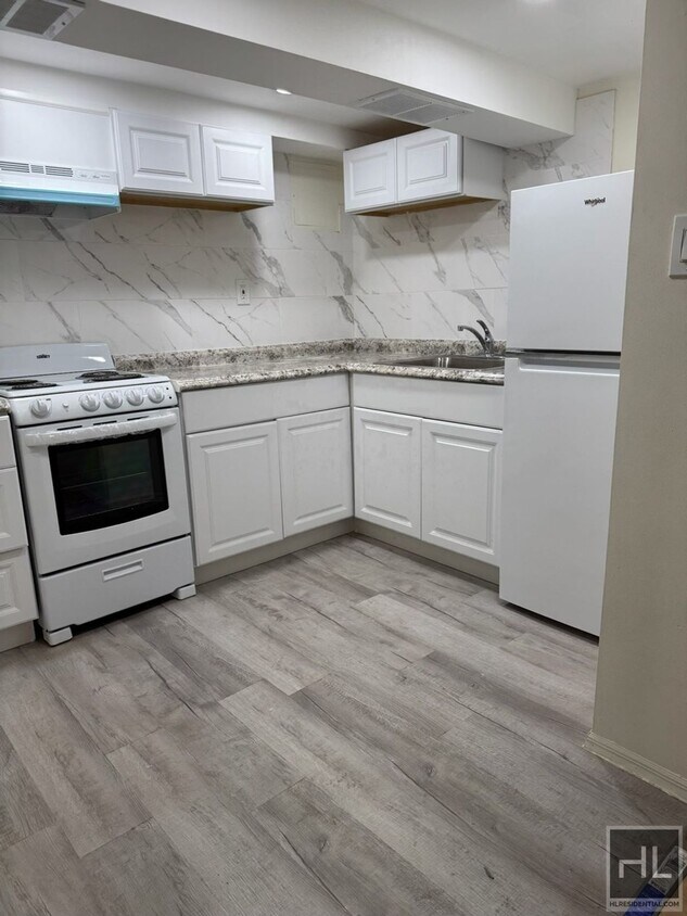 Primary Photo - 211 STREET