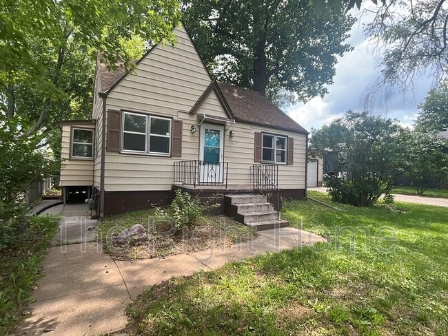Building Photo - 5417 S 49th St