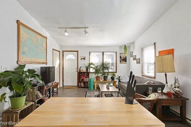 Building Photo - 2 br, 1 bath House - 219 N Prospect Rd