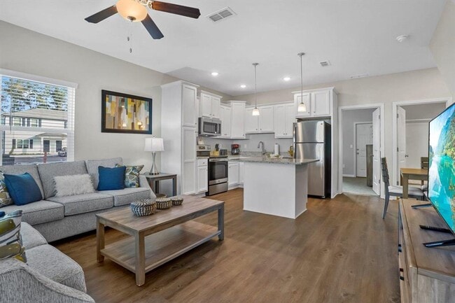Building Photo - Modern 3/3 Condos with Private Baths & Lux...
