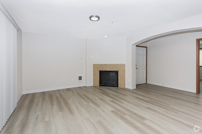 3BR, 2BA - 1300SF - Living Room - Brandon Place Apartments