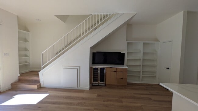 Building Photo - 3944 Buena Vista St