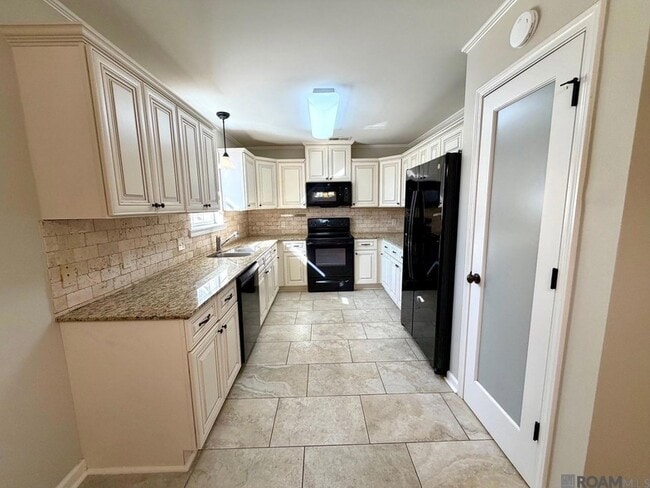 Building Photo - 18277 Autumn View Dr