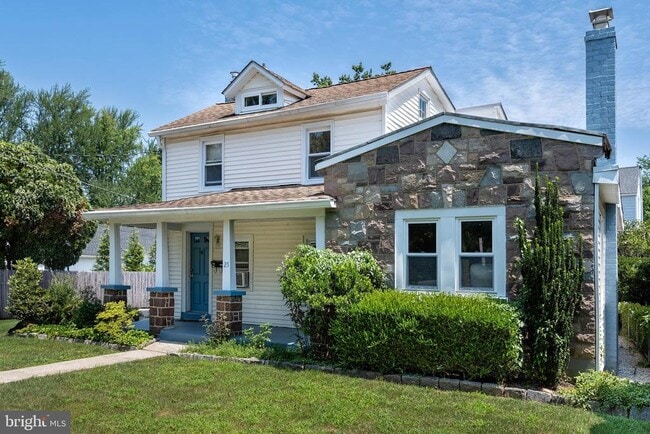 Building Photo - 25 Greenview Ave