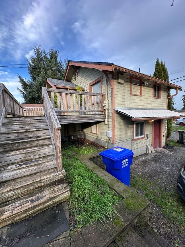 Building Photo - Cozy 2 bedroom 1 bathroom home in Everett!