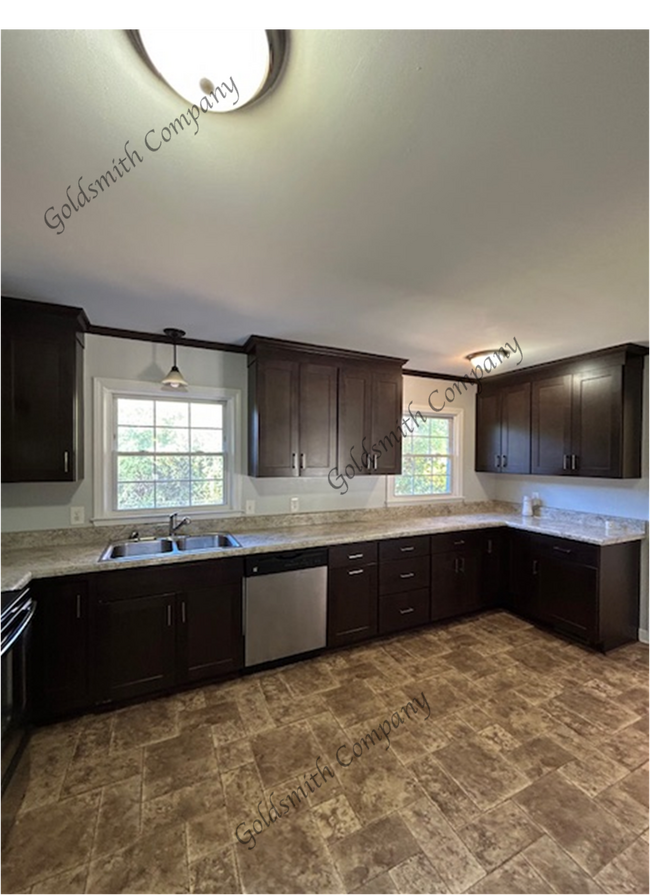 Building Photo - "3-Bedroom with 2 Baths and 2100 Sq Ft of Comfort in Greenville!"