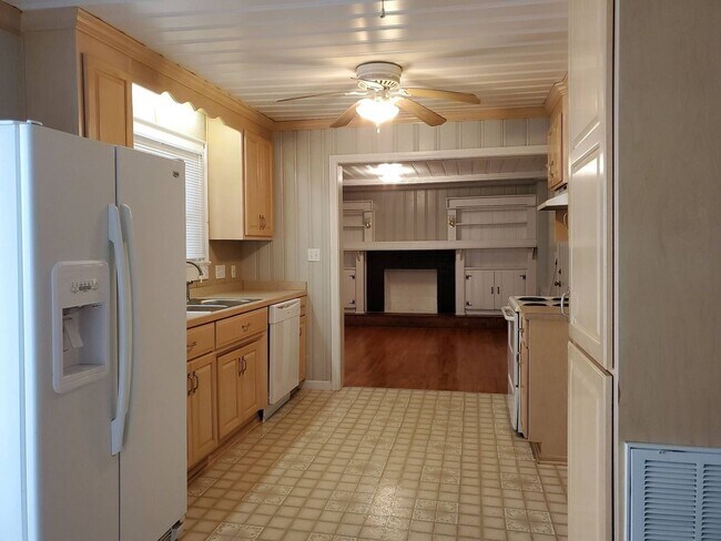 Foto del edificio - Great older home in Gastonia near Westfield Mall and Hospital