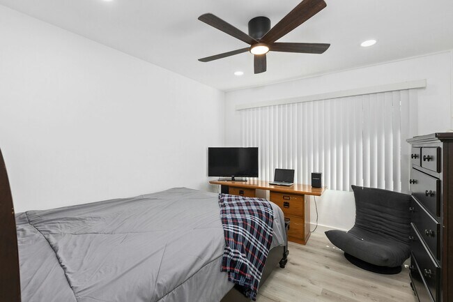 Foto del edificio - 5590 Shasta Ln