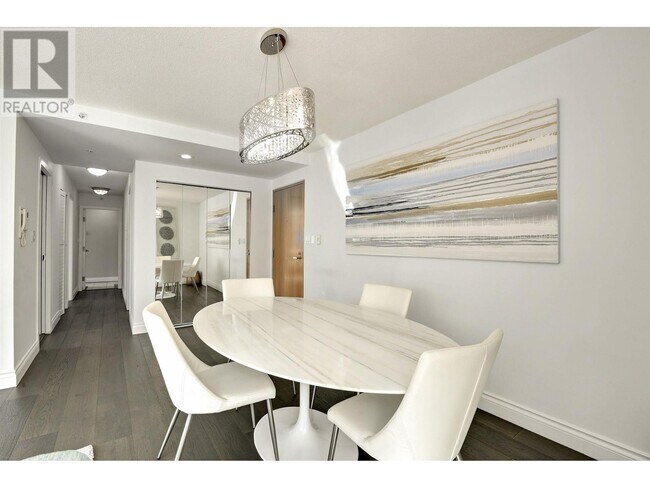 Photo du bâtiment - 608-837 W Hastings St