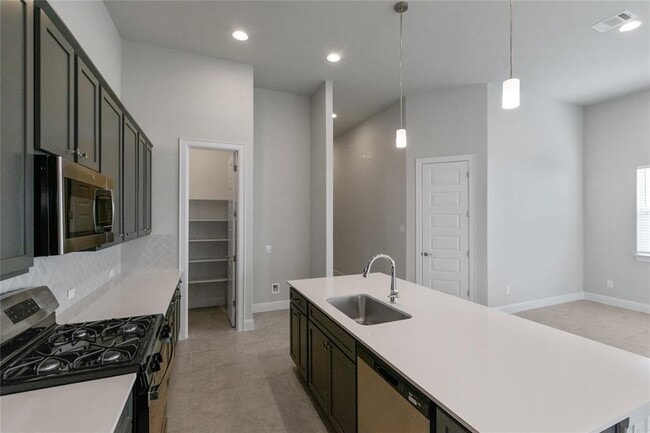 Building Photo - 600 C-Bar Ranch Trl