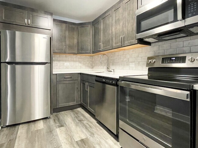 Building Photo - 2020 N Lincoln Park W