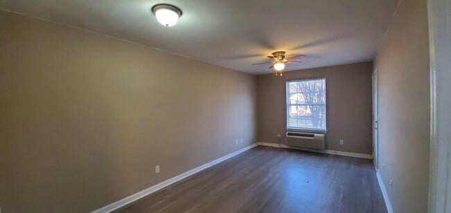 Building Photo - Carolina Commons Apartments