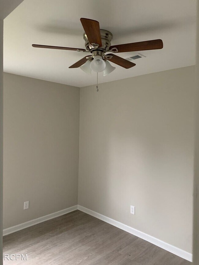 Foto del edificio - 3 br, 2 bath House - 605 10th Street