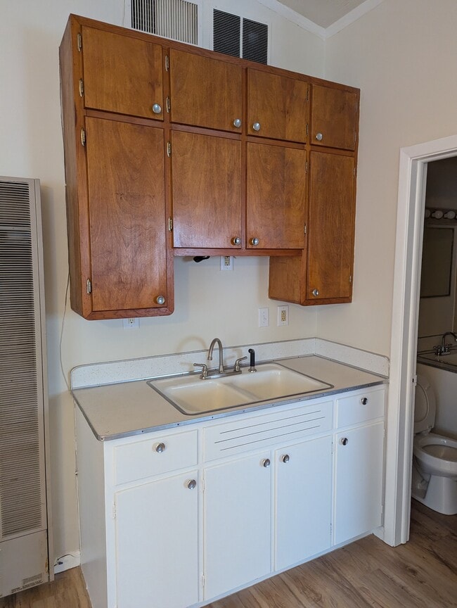 Foto del edificio - 635 E Grove Ave