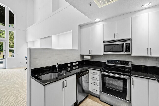 Building Photo - 701 S Olive Ave