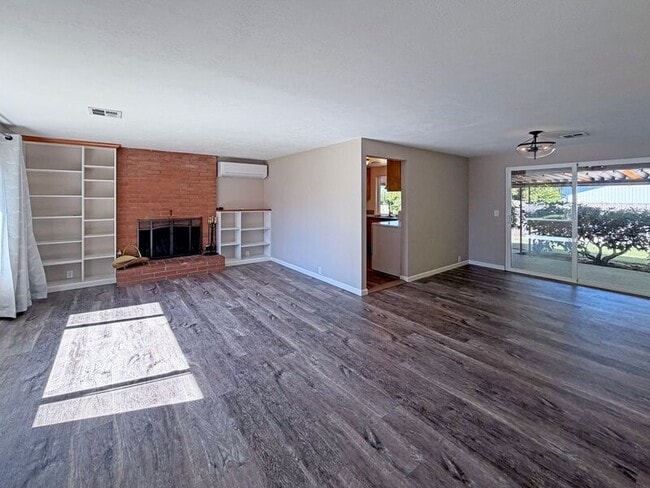 Building Photo - 184 Lynnbrook Dr