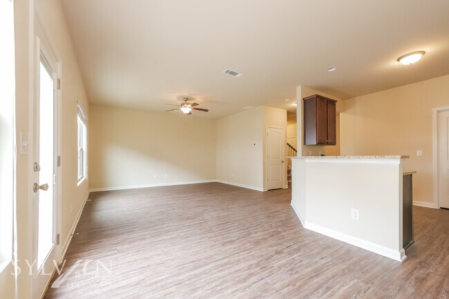 Building Photo - Lease today! No extra charge for contentme...