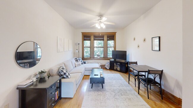 Foto del edificio - 3610 N Bosworth Ave