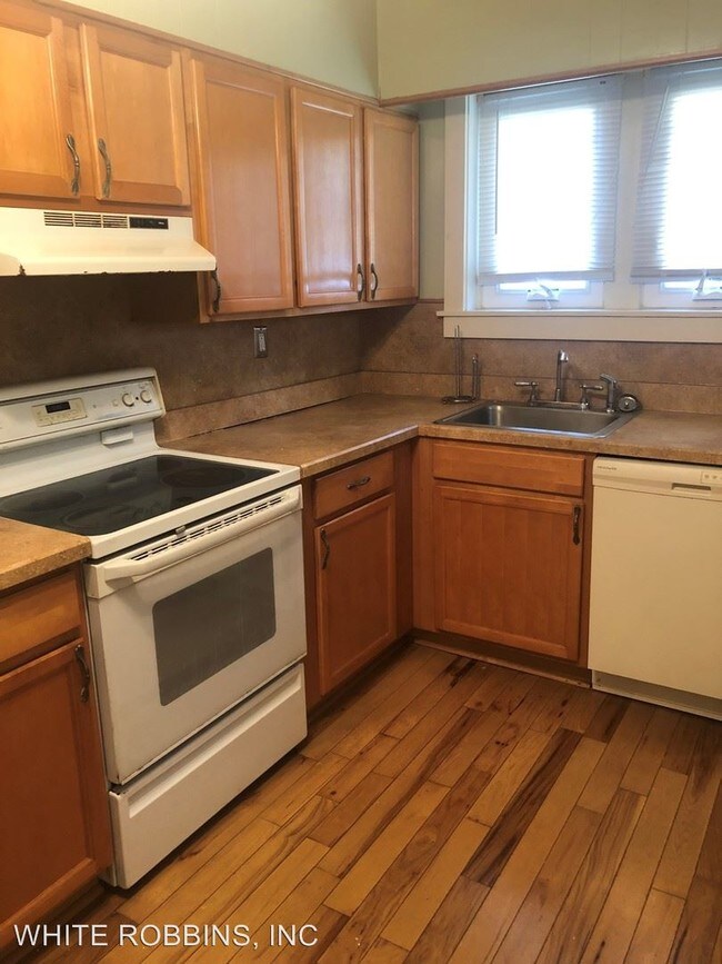 Building Photo - 3 br, 1 bath House - 2801 N Jefferson St