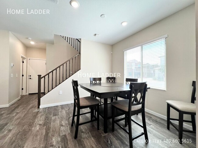 Building Photo - 779 E Doral Ave