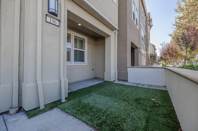 Foto del edificio - 196 E Main Ave