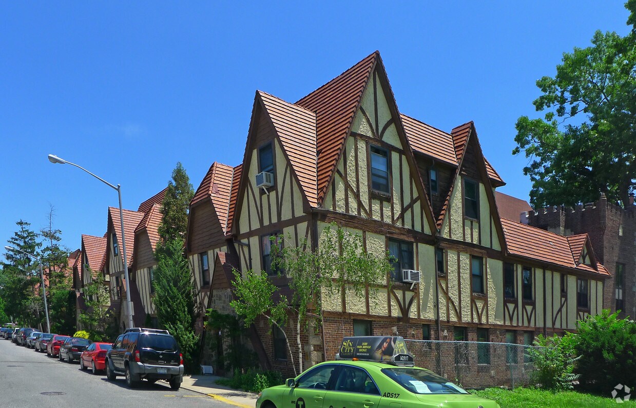 Primary Photo - 189-10 37th Ave