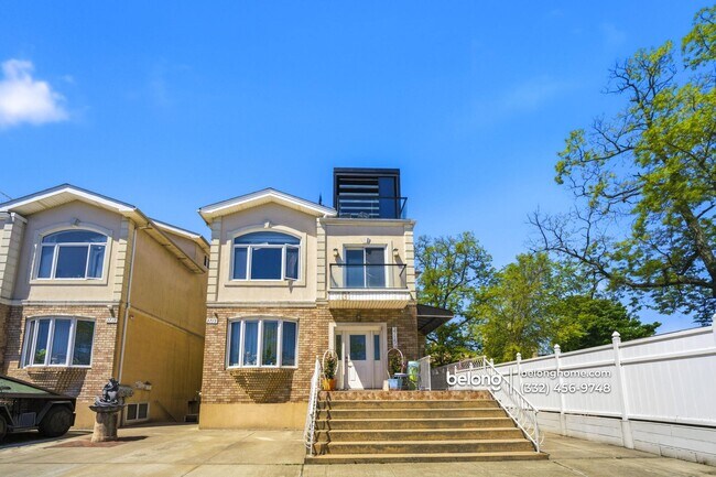 Building Photo - 3715 Mermaid Ave