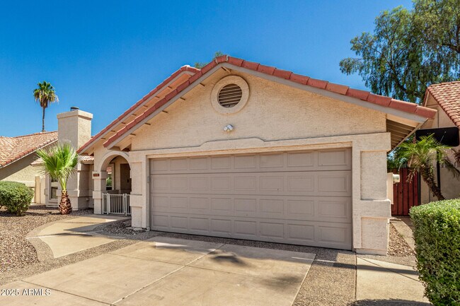 Foto del edificio - 7139 W McRae Way