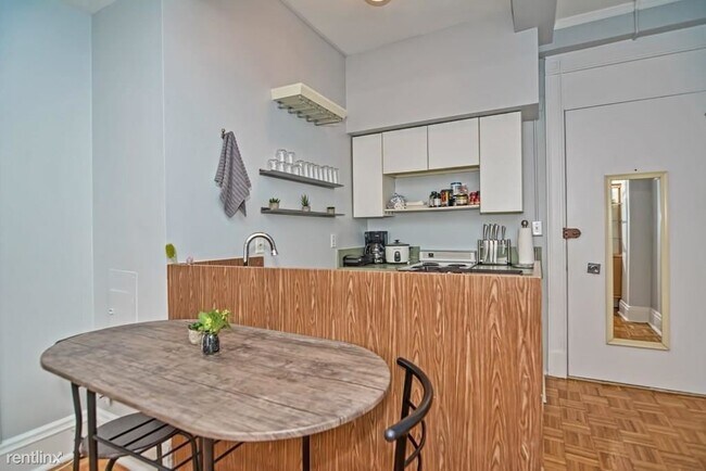 Building Photo - 1 br, 2 bath Condo - 6400 N Northwest Hwy