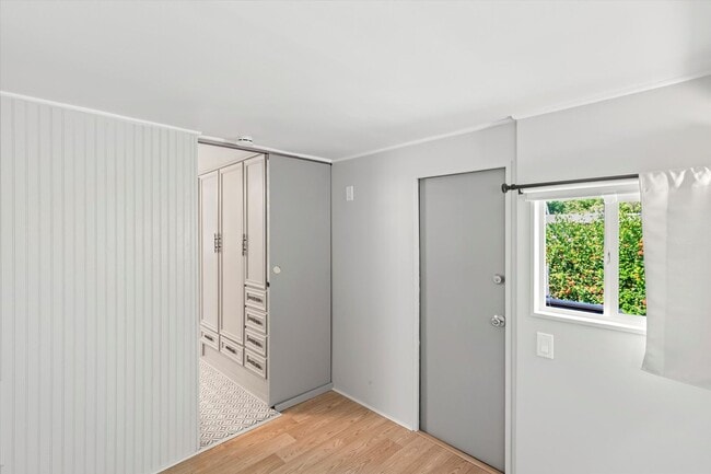Building Photo - Bright & Newly Renovated 1-Bedroom Rental