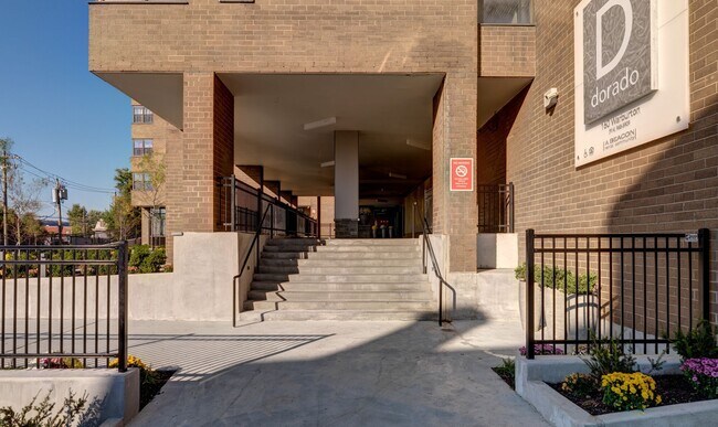 Foto del edificio - 160 Warburton Ave