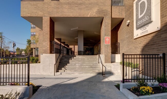 Building Photo - 160 Warburton Ave