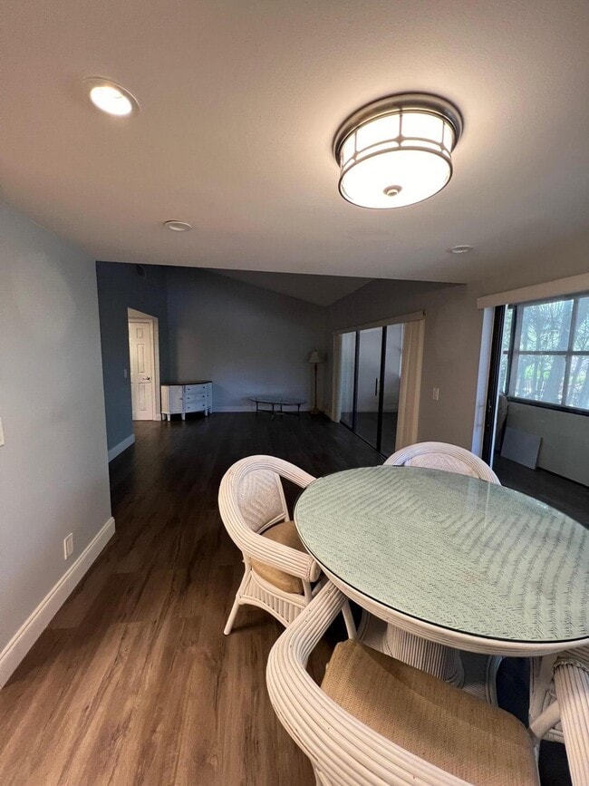 Building Photo - 1660 12 Oaks Way