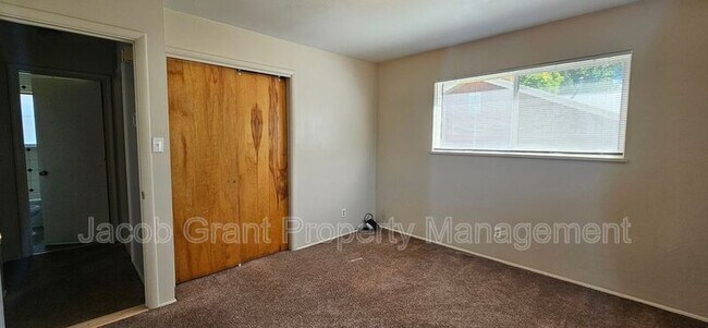 Foto del edificio - 298 W 17th St