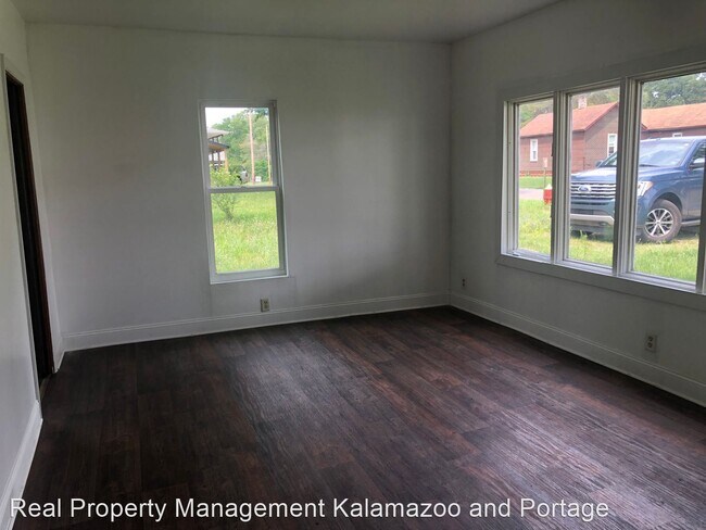 Building Photo - 3 br, 1 bath House - 704 White Oak