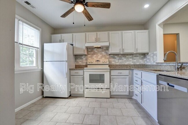Building Photo - 1732 Rosewood Ct